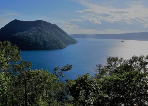 摩週湖